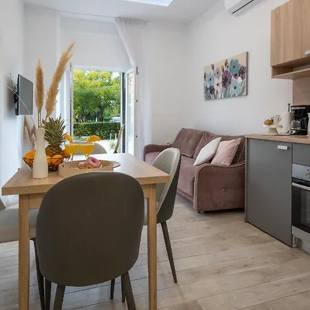 Palace Kolovare Apartman *