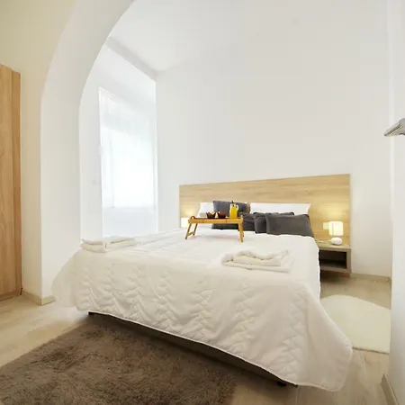 Palace Kolovare Apartman *