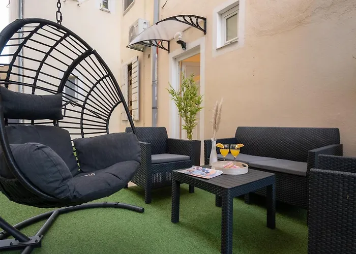 Appartement Palace Kolovare *